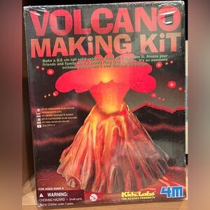 Brand new 4M Kidz Labs Volcano Making Kit ages 8+ Great fun!